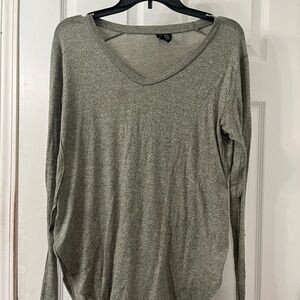 Rue21 Women's Long Sleeve V-Neck Top in Heather Gray
